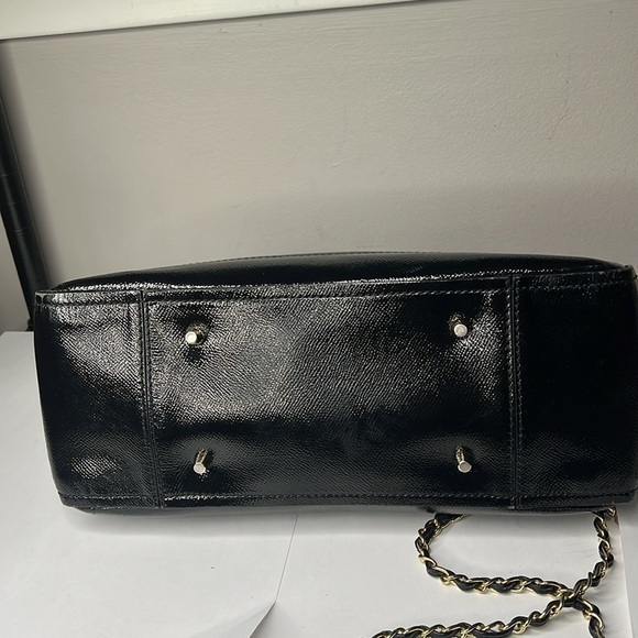 BURBERRY Black Patent Somerford Zip Tote Bag - Picture 9 of 15